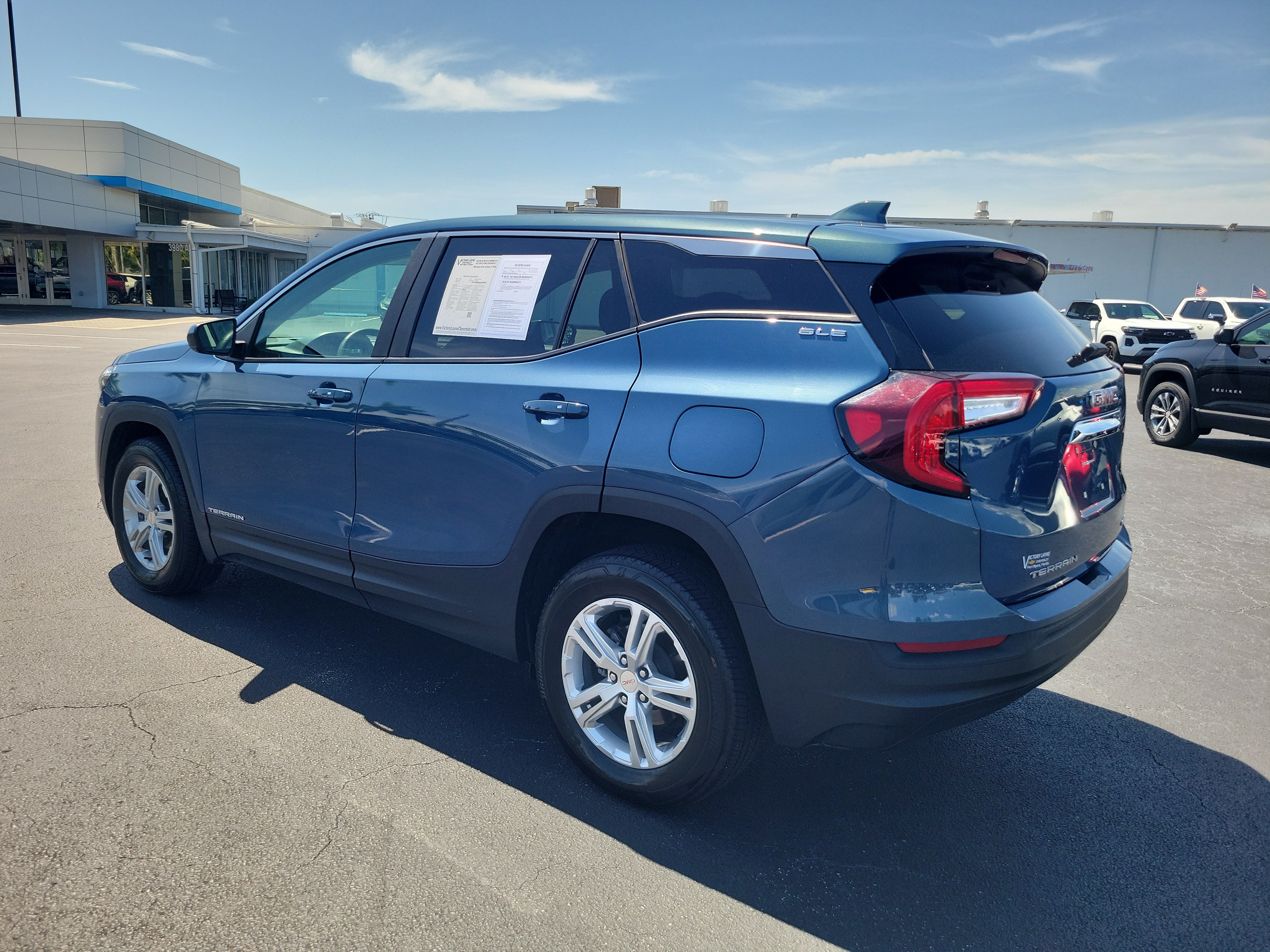 Used 2024 GMC Terrain SLE AWD/4WD image 3
