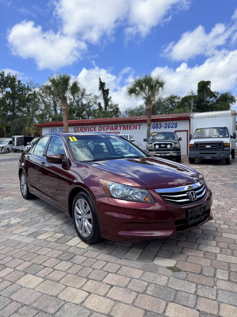 Used 2011 Honda Accord EX-L image 2