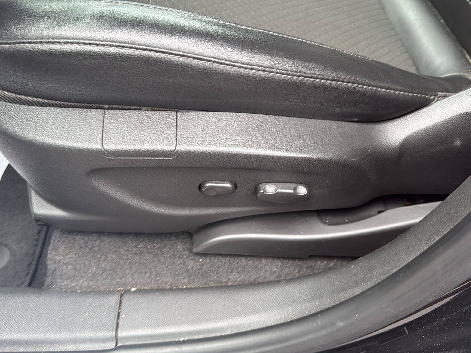 Used 2019 Buick Encore Sport Touring AWD/4WD image 21