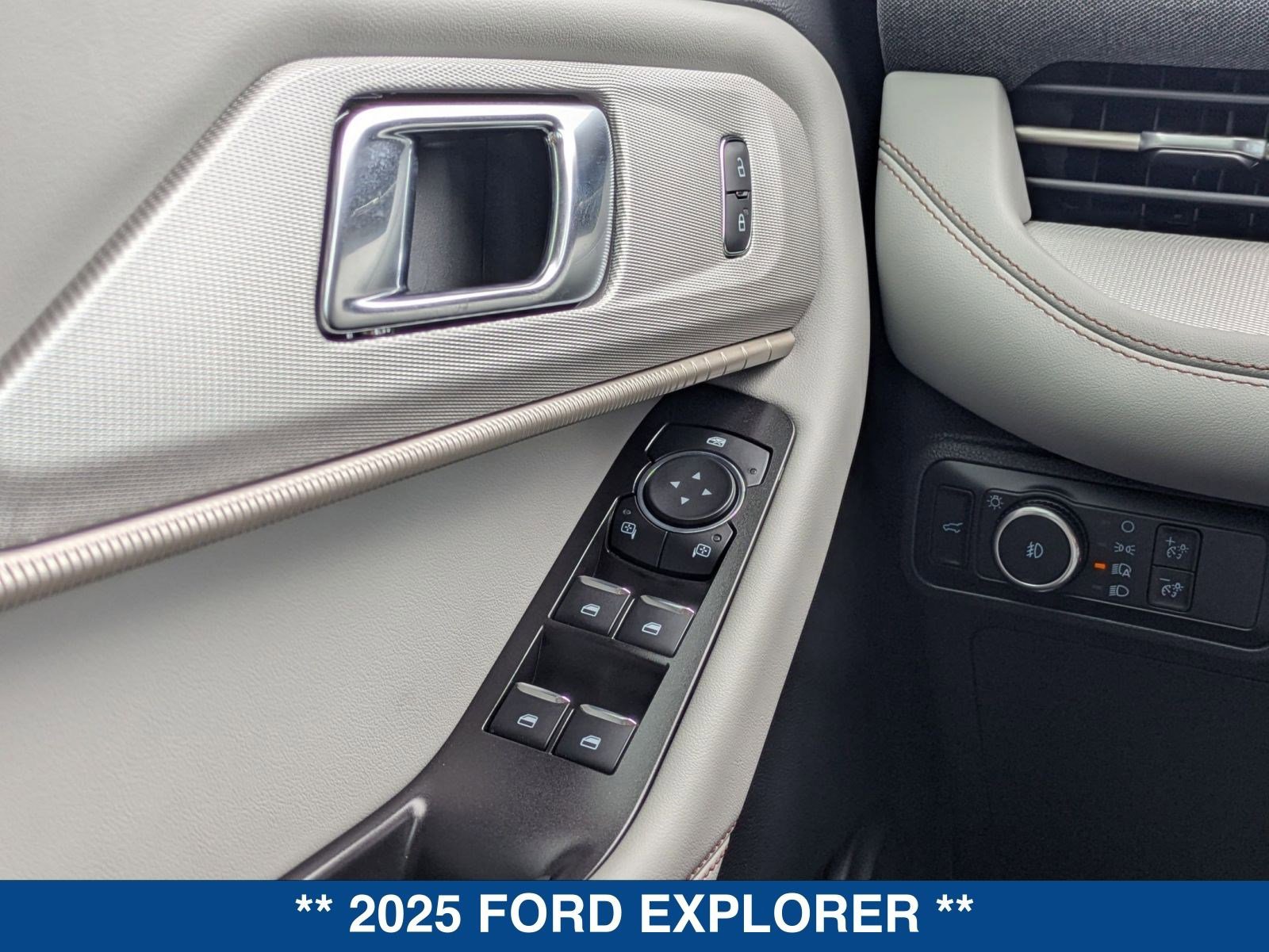 New 2025 Ford Explorer Active w/ Active Comfort Package image 23
