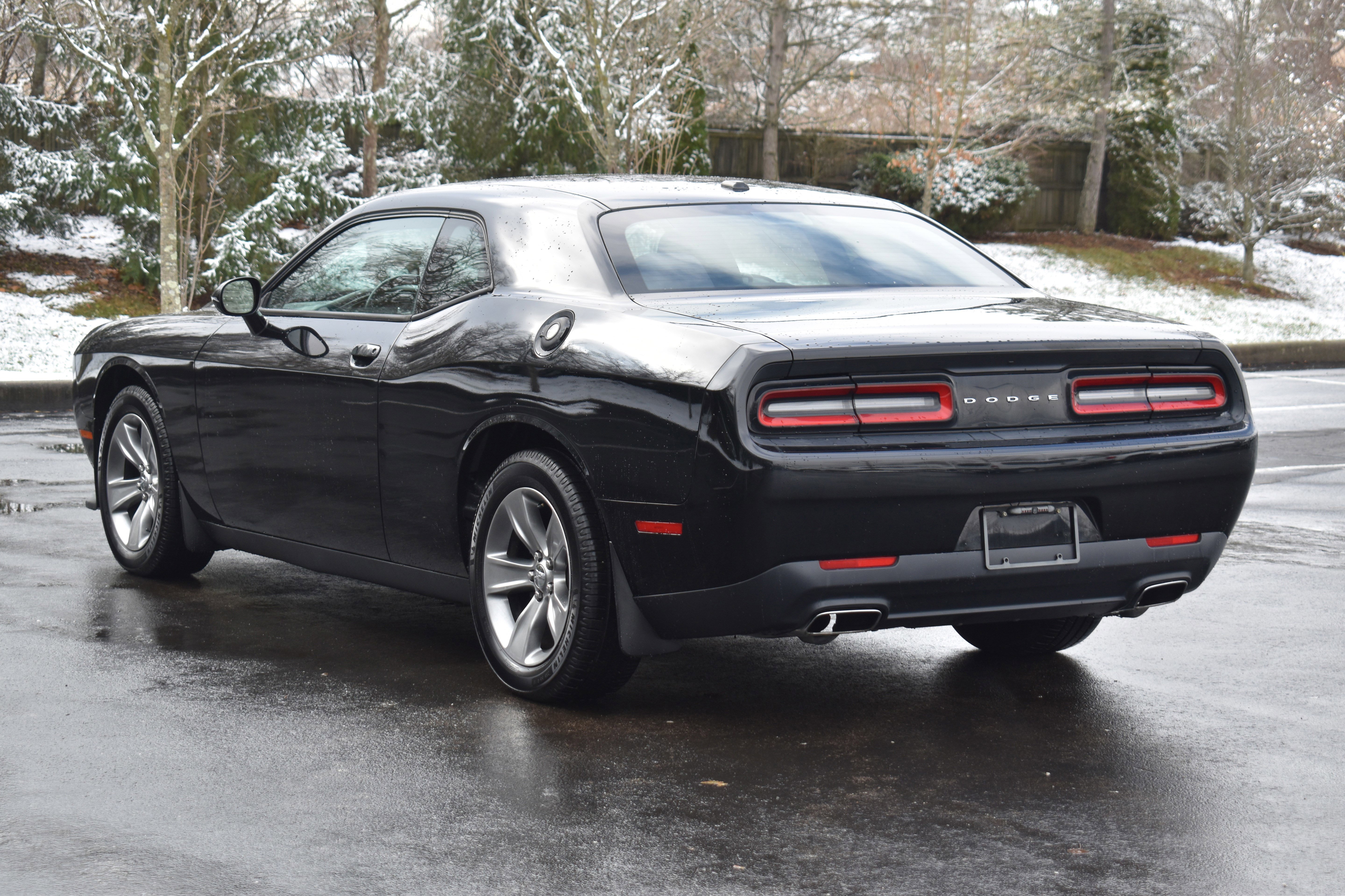 Used 2015 Dodge Challenger SXT image 27