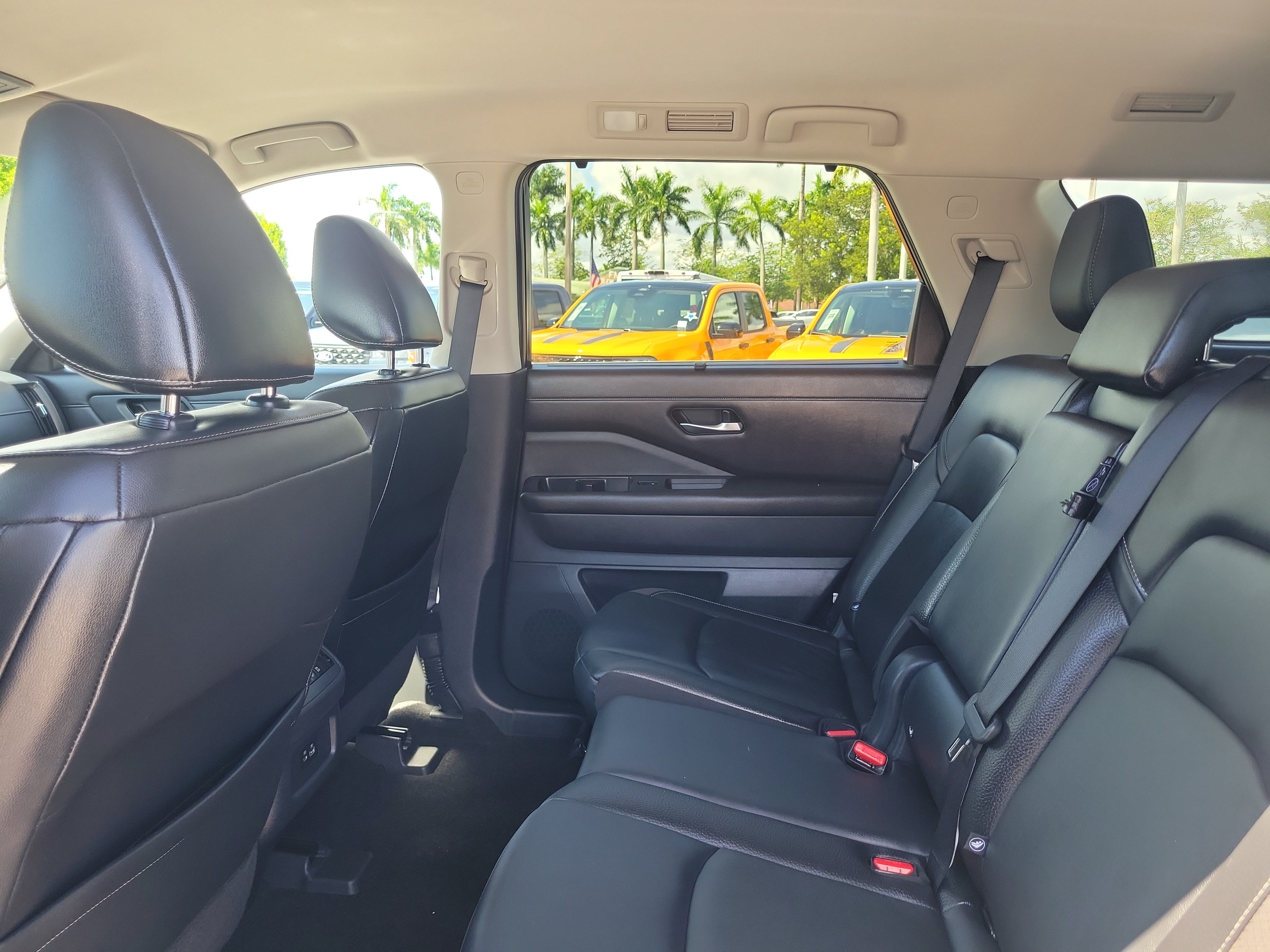 Used 2022 Nissan Pathfinder SL FWD image 13
