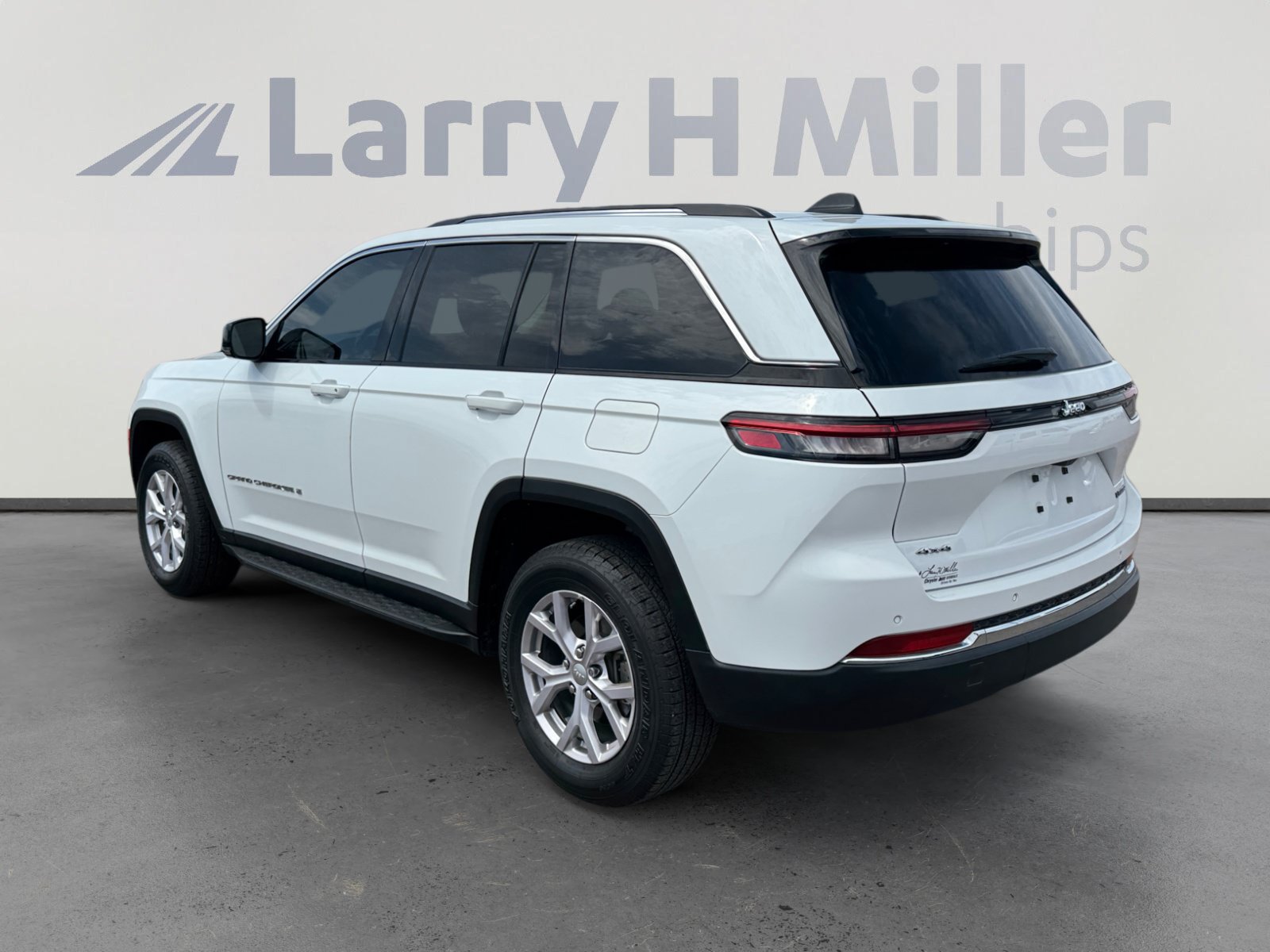 Used 2022 Jeep Grand Cherokee Limited AWD/4WD image 3