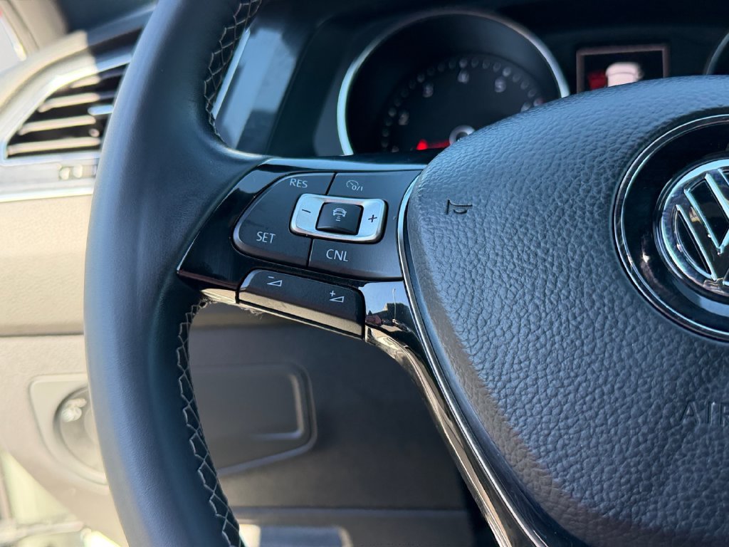 Used 2018 Volkswagen Tiguan SEL FWD image 20