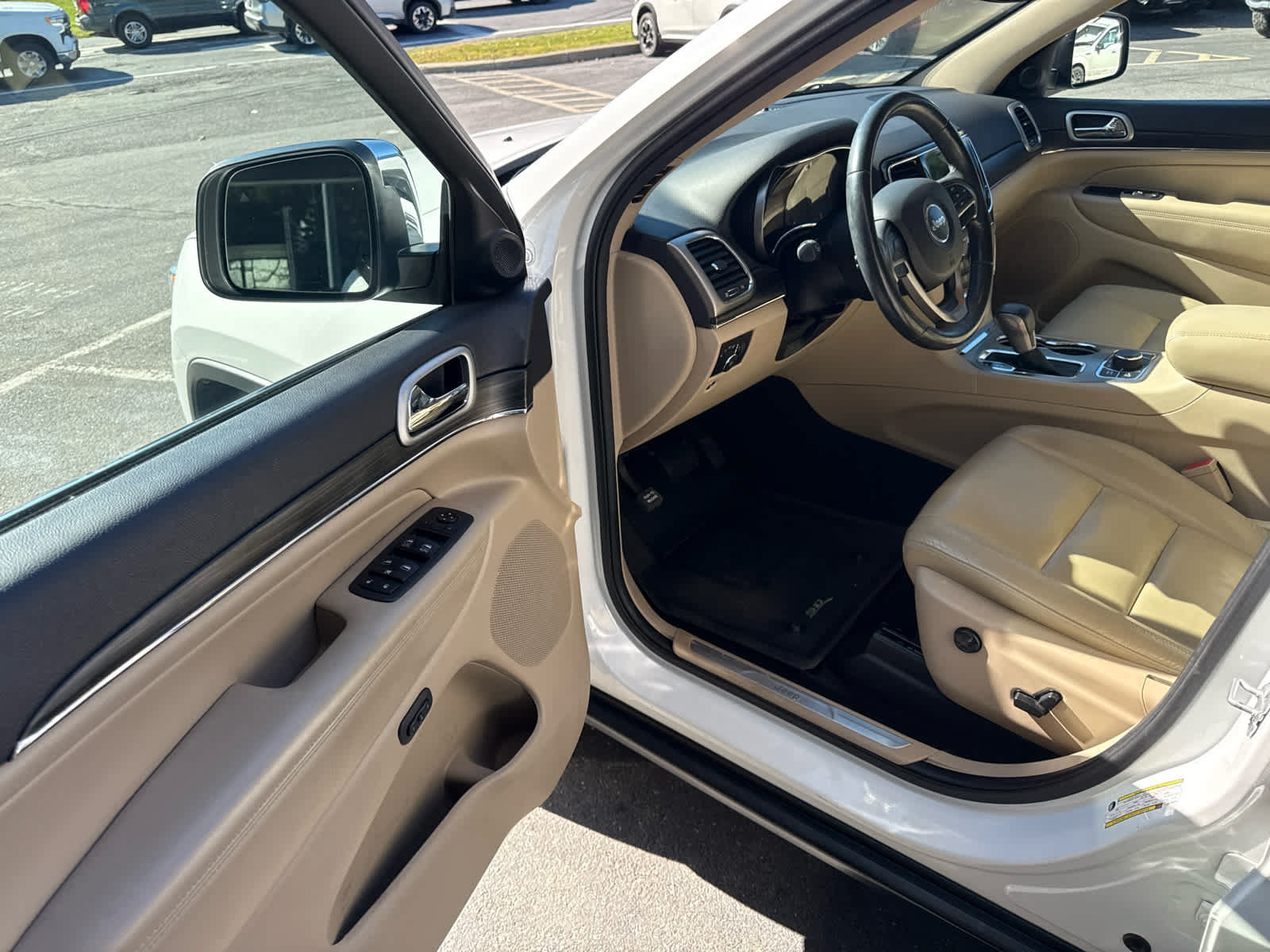 Used 2019 Jeep Grand Cherokee Limited w/ Trailer Tow Group IV AWD/4WD image 14