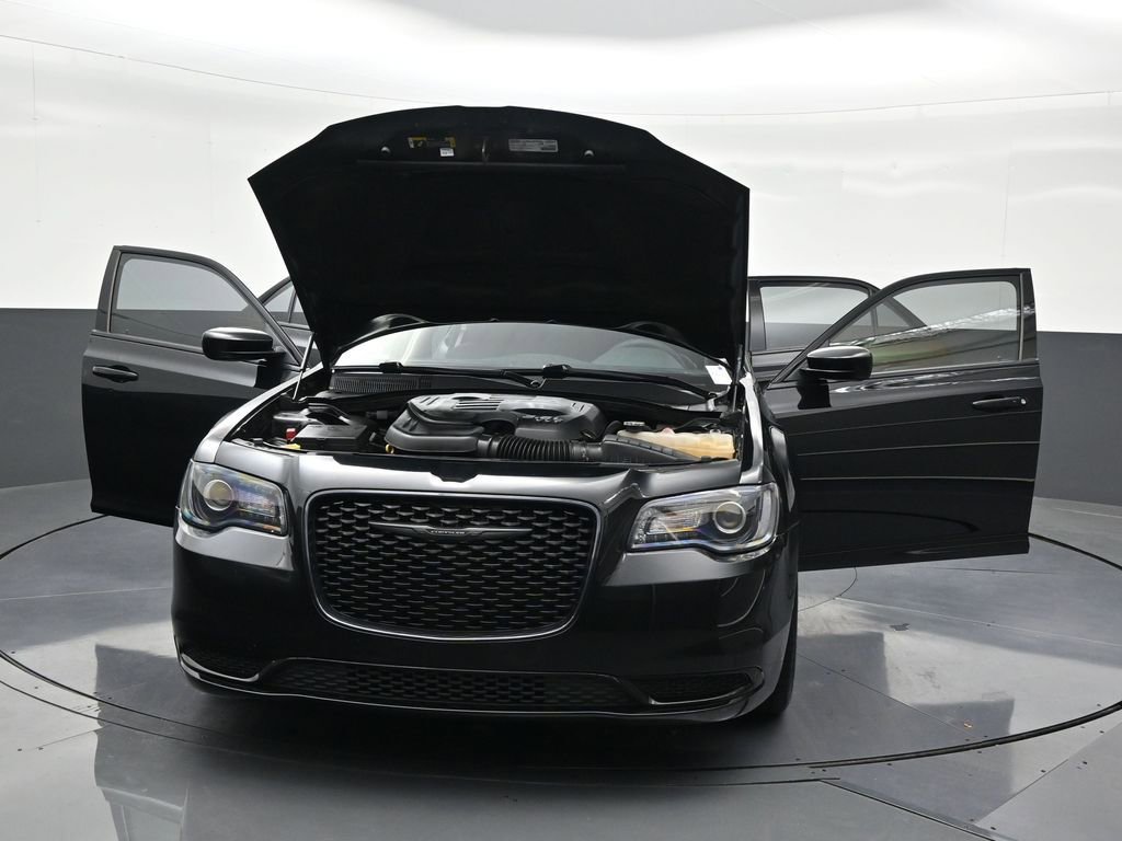 Used 2023 Chrysler 300 Touring w/ Sport Appearance Package image 38