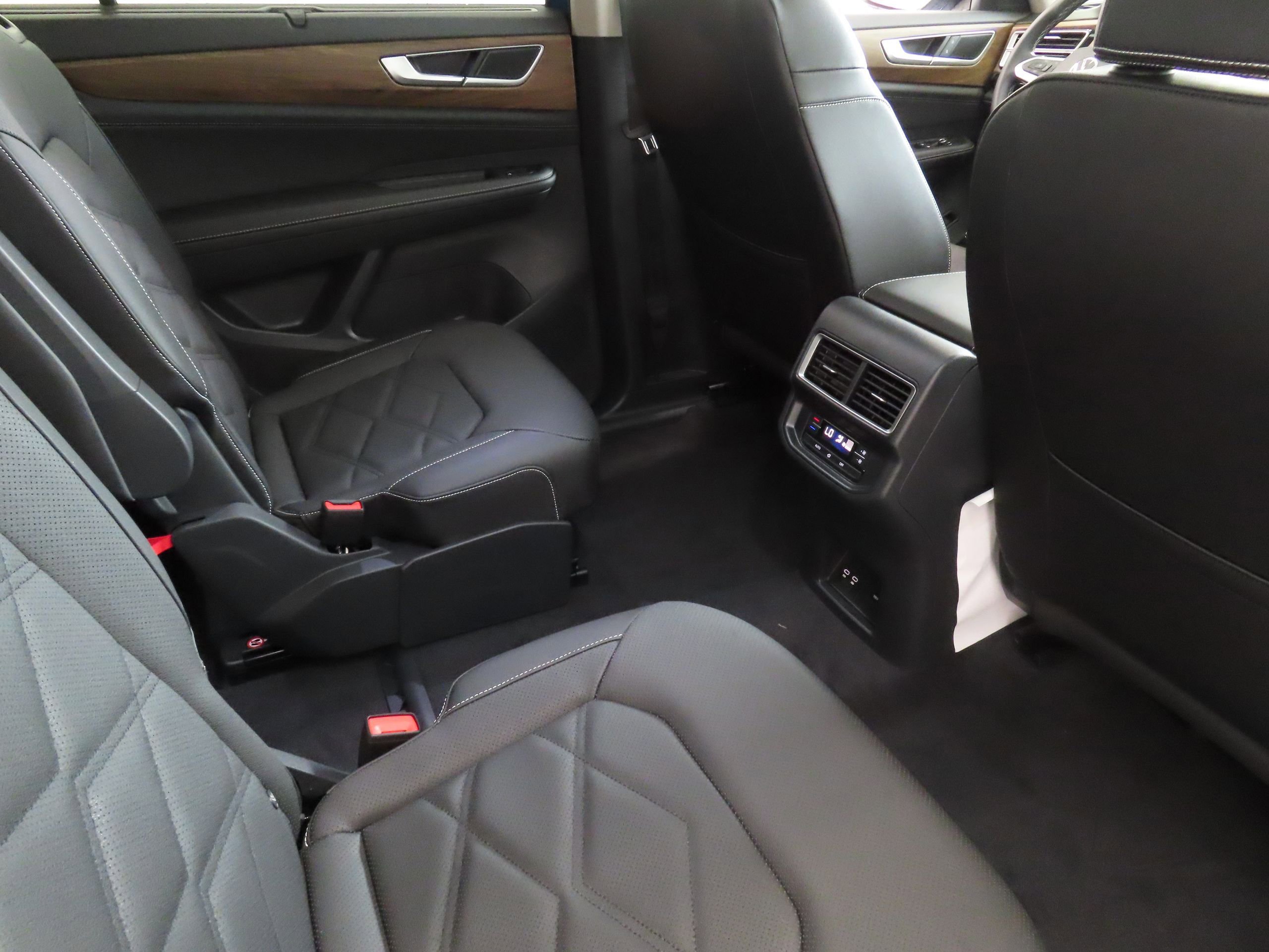 New 2025 Volkswagen Atlas SE FWD image 25