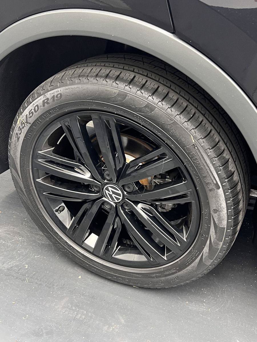Used 2022 Volkswagen Tiguan SE R-Line FWD image 39