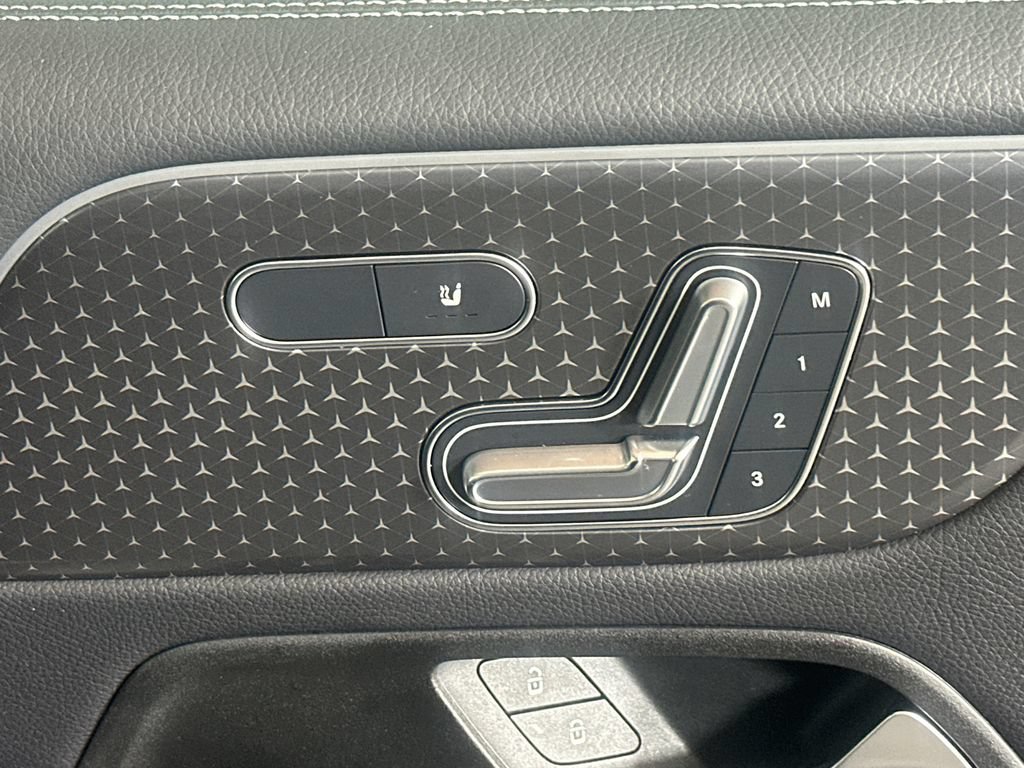 Certified 2025 Mercedes-Benz GLB 250 4MATIC image 16