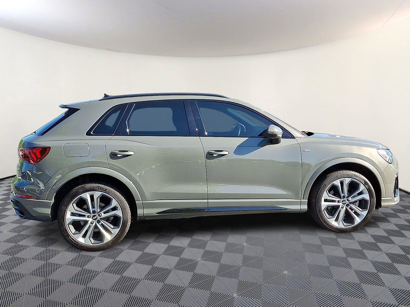 Used 2021 Audi Q3 2.0T Premium Plus w/ Premium Plus Package AWD/4WD image 7