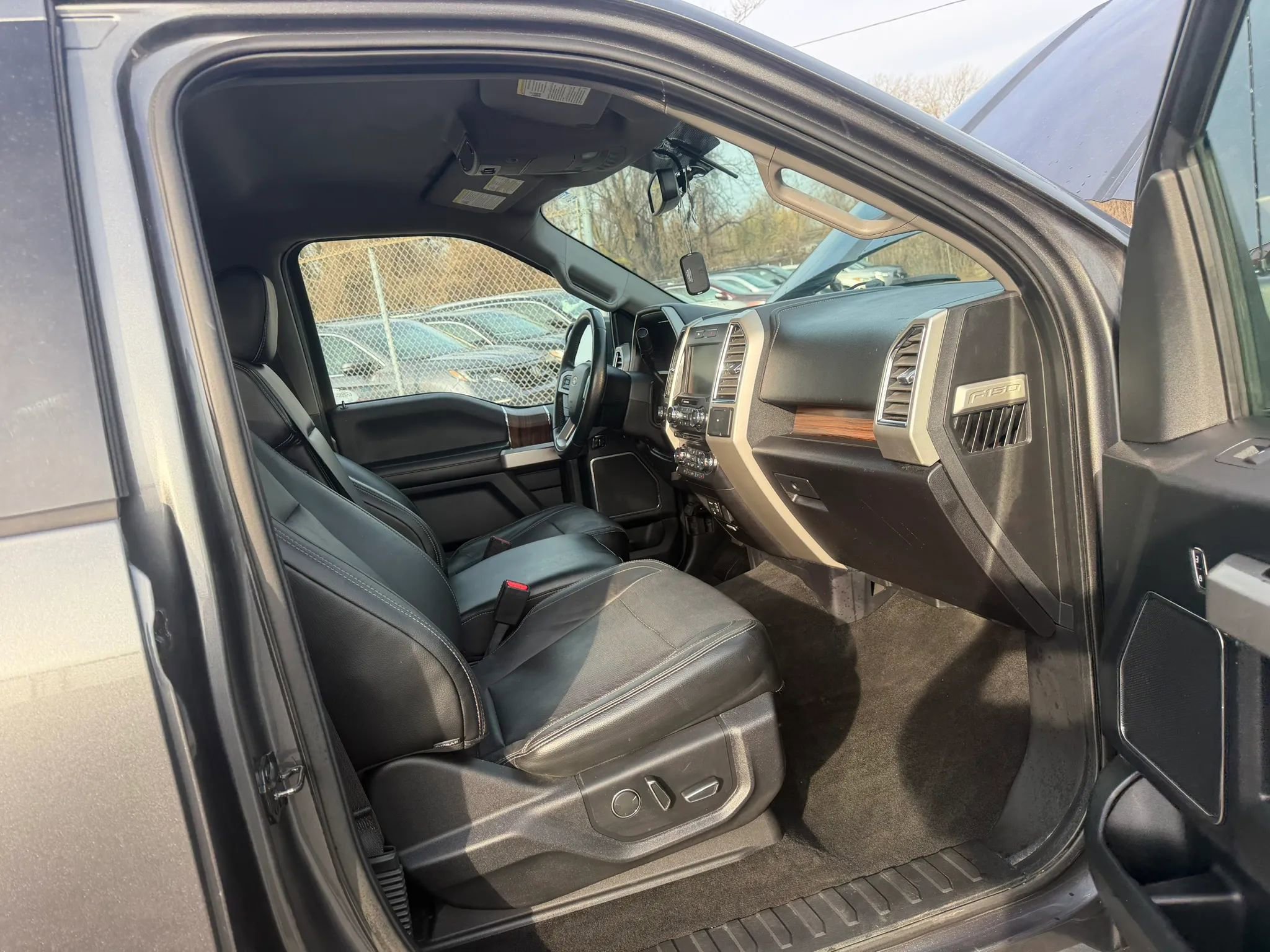 Used 2015 Ford F150 Lariat image 29