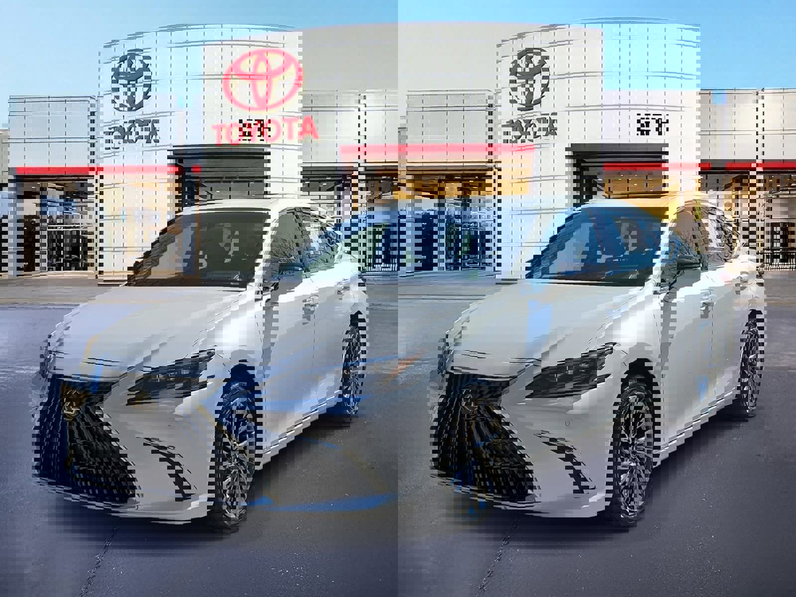 Used 2024 Lexus ES 300h Ultra Luxury w/ Accessory Package (Z2)