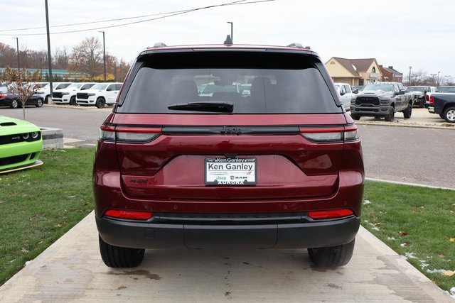 New 2025 Jeep Grand Cherokee Altitude image 28
