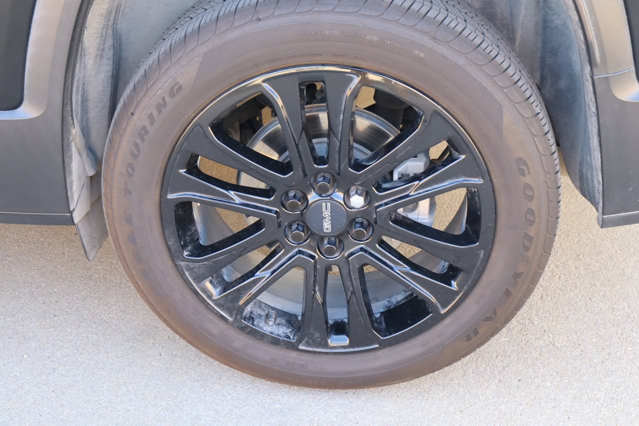 Used 2023 GMC Acadia SLT w/ Elevation Edition FWD image 32