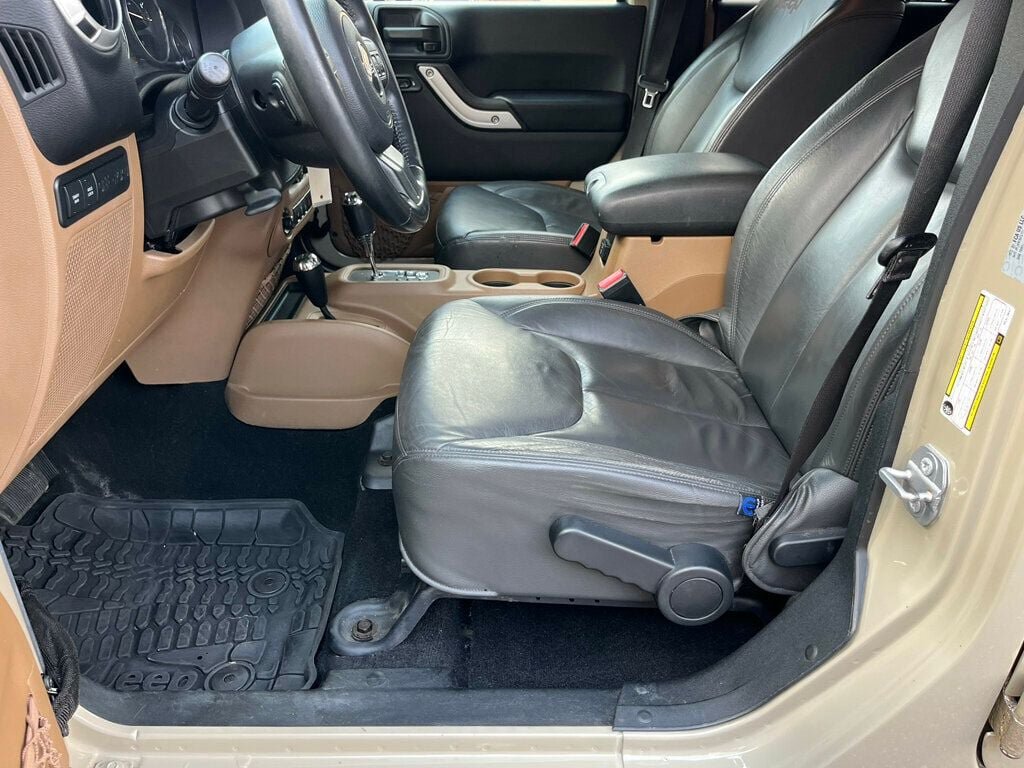 Used 2017 Jeep Wrangler Unlimited Rubicon AWD/4WD image 32
