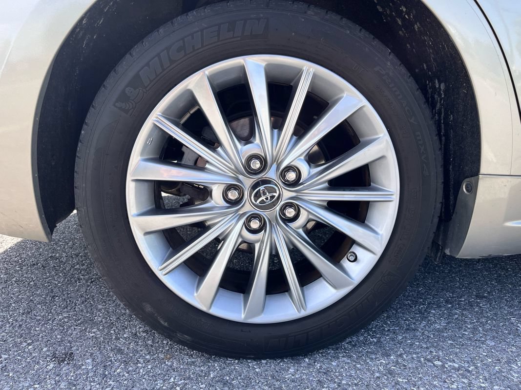 Used 2017 Toyota Avalon Limited w/ All Weather Liner Package FWD image 23
