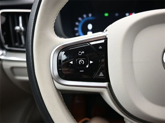 Used 2024 Volvo V60 B5 Cross Country Plus image 25