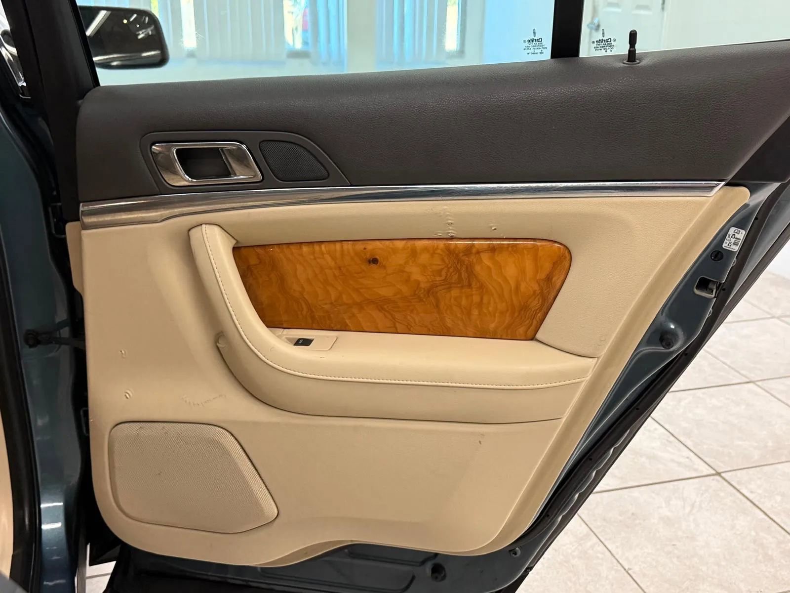 Used 2010 Lincoln MKS image 19