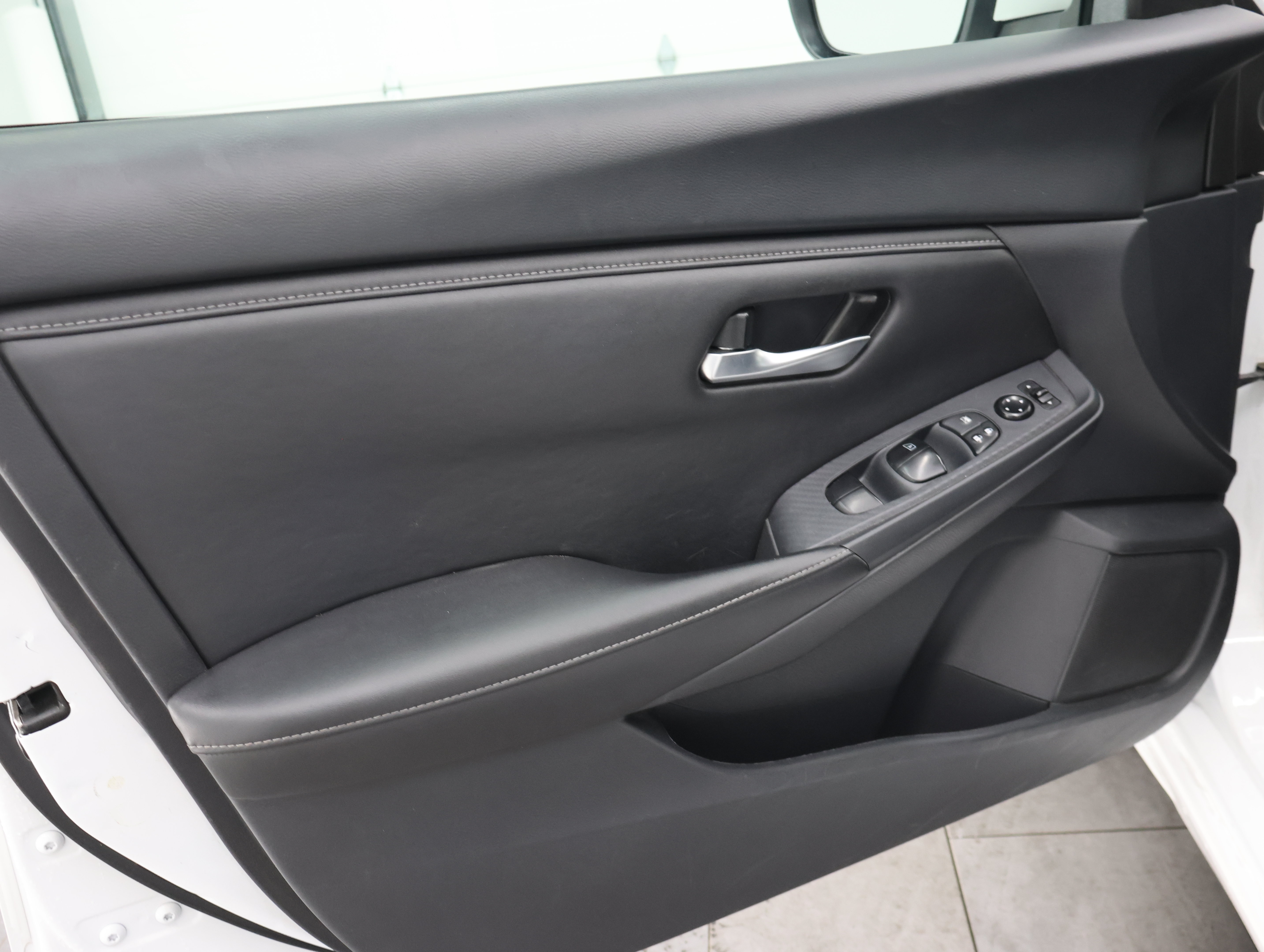 Used 2024 Nissan Sentra SV FWD image 36