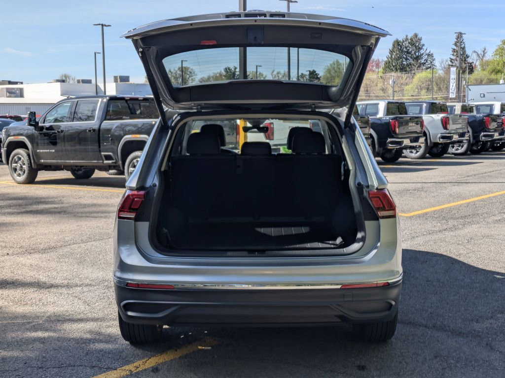 Used 2022 Volkswagen Tiguan SE AWD/4WD image 31