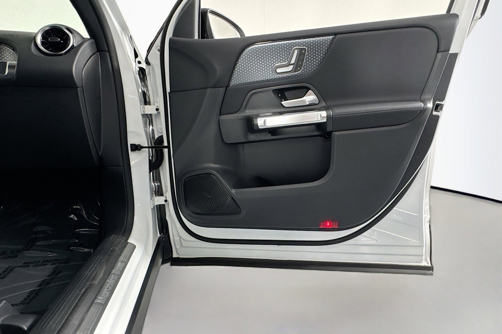 New 2026 Mercedes-Benz GLB 250 image 23