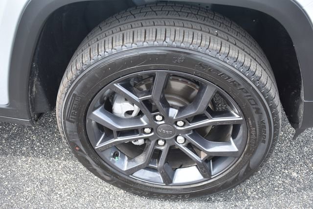 Used 2025 Jeep Grand Cherokee Limited AWD/4WD image 11