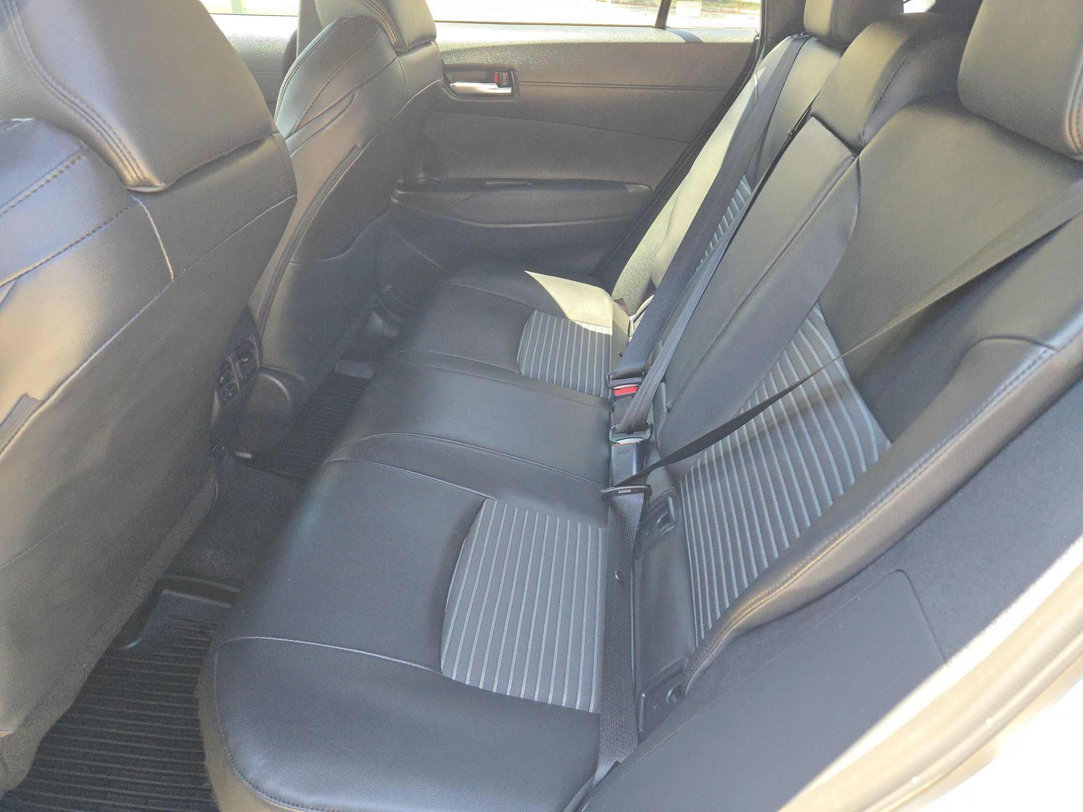 Used 2024 Toyota Corolla Cross AWD Hybrid w/ Convenience Package image 13