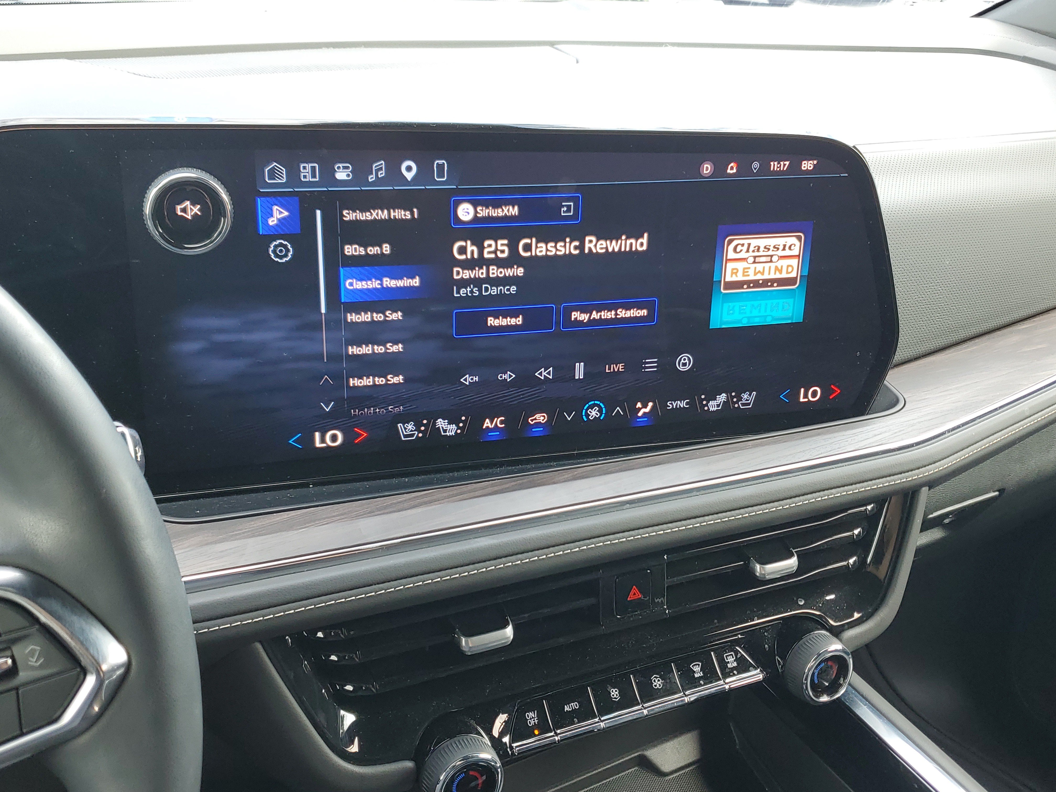 Used 2025 Chevrolet Tahoe Premier AWD/4WD image 11