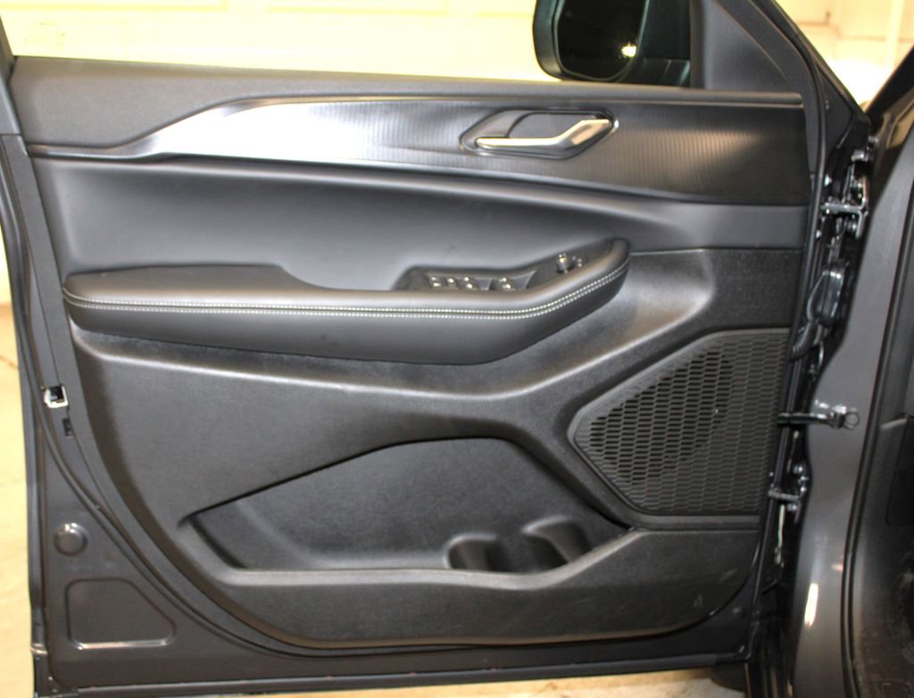 New 2025 Jeep Grand Cherokee Laredo X w/ Luxury Tech Group I image 25