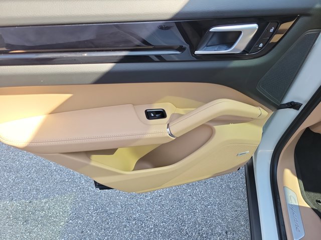 Certified 2022 Porsche Cayenne E-Hybrid AWD/4WD image 21