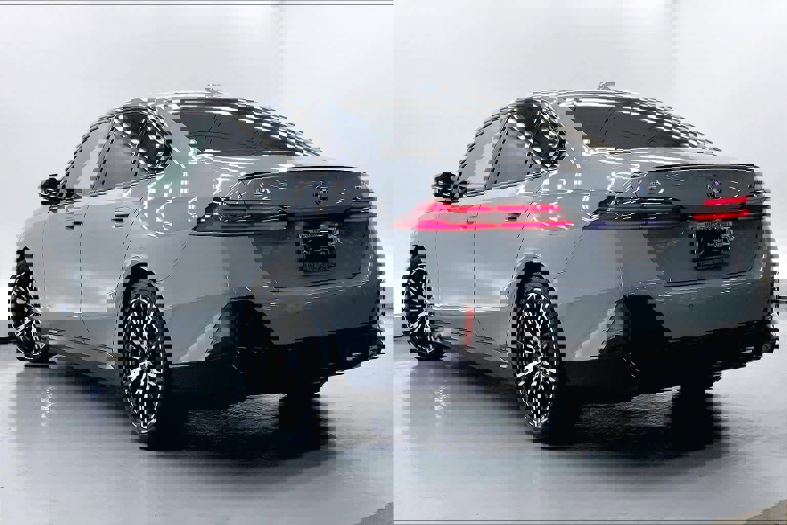 Used 2024 BMW i5 M60 w/ Premium Package image 2