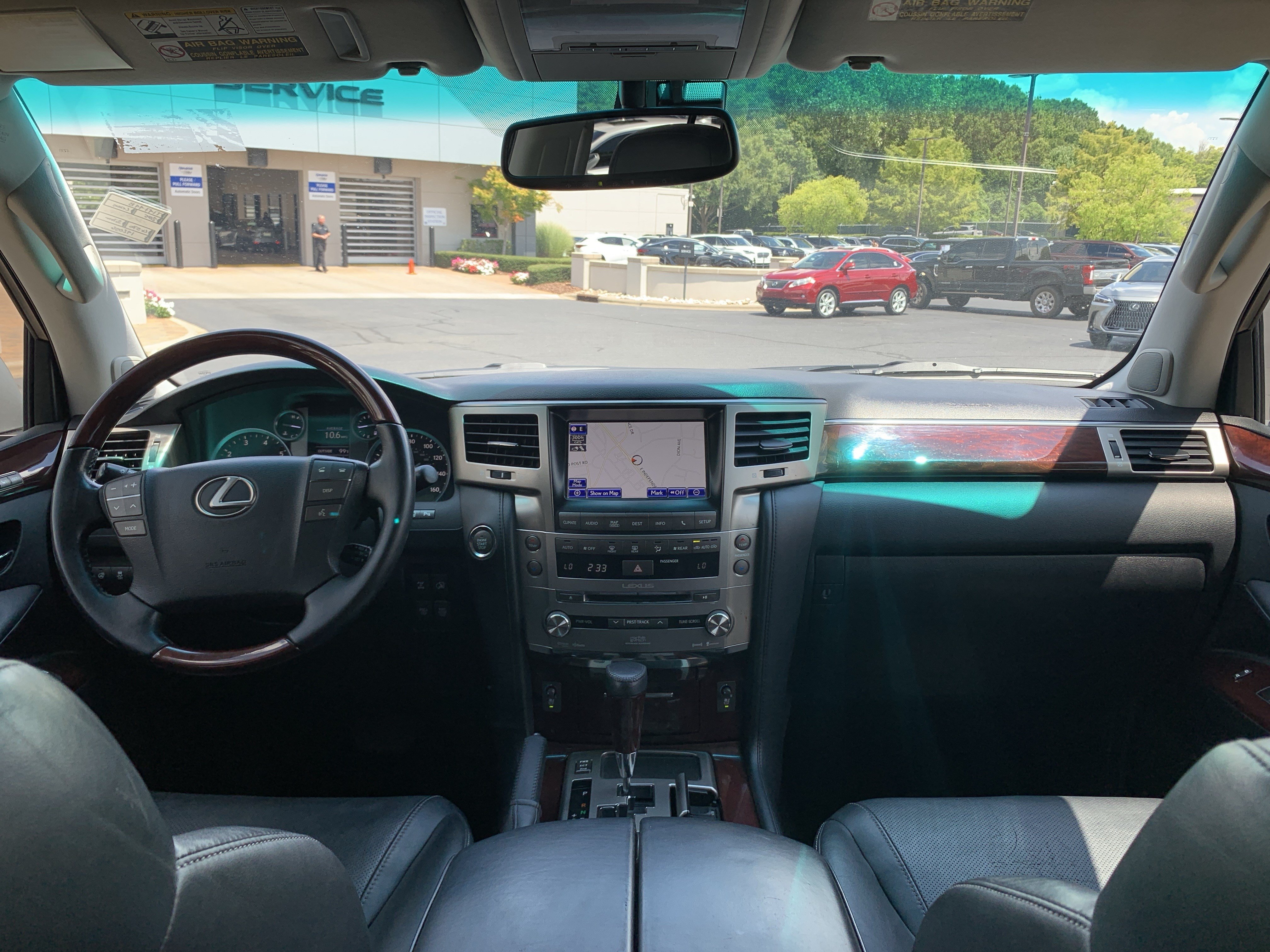 Used 2015 Lexus LX 570 4WD w/ Luxury Package image 30