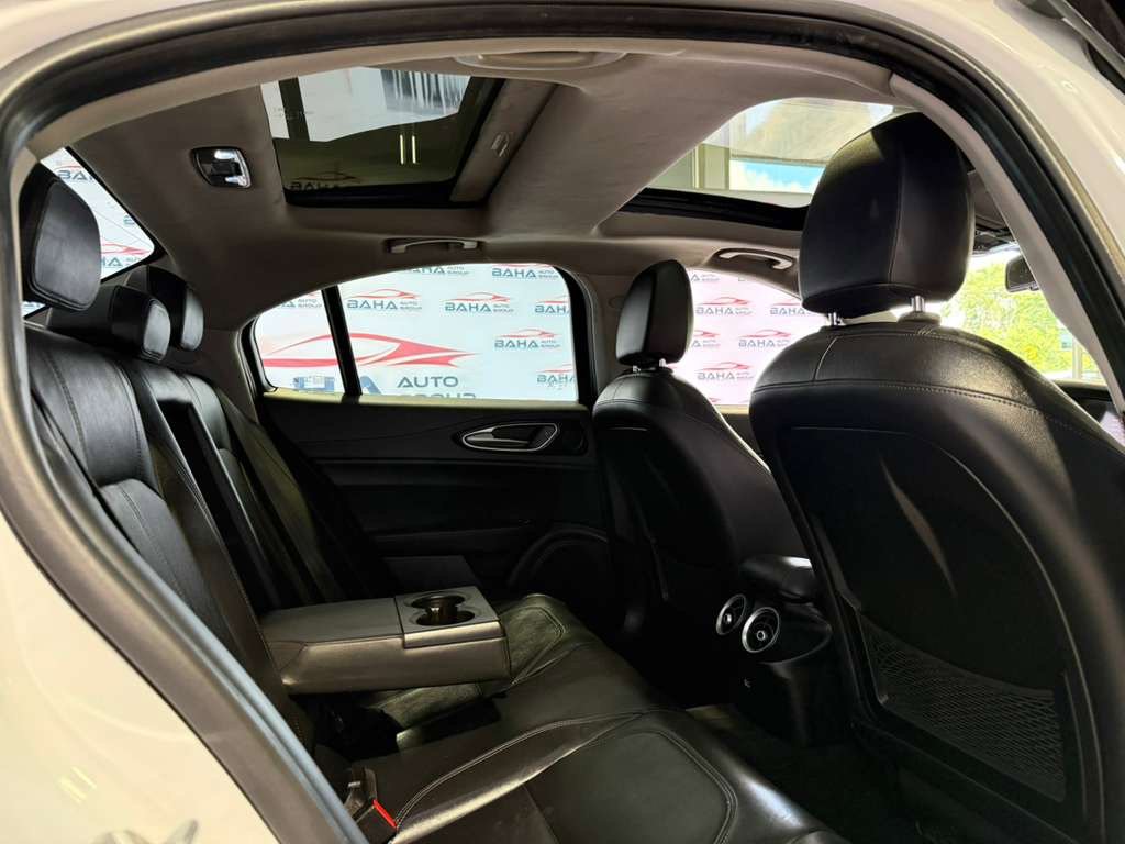 Used 2017 Alfa Romeo Giulia RWD image 50