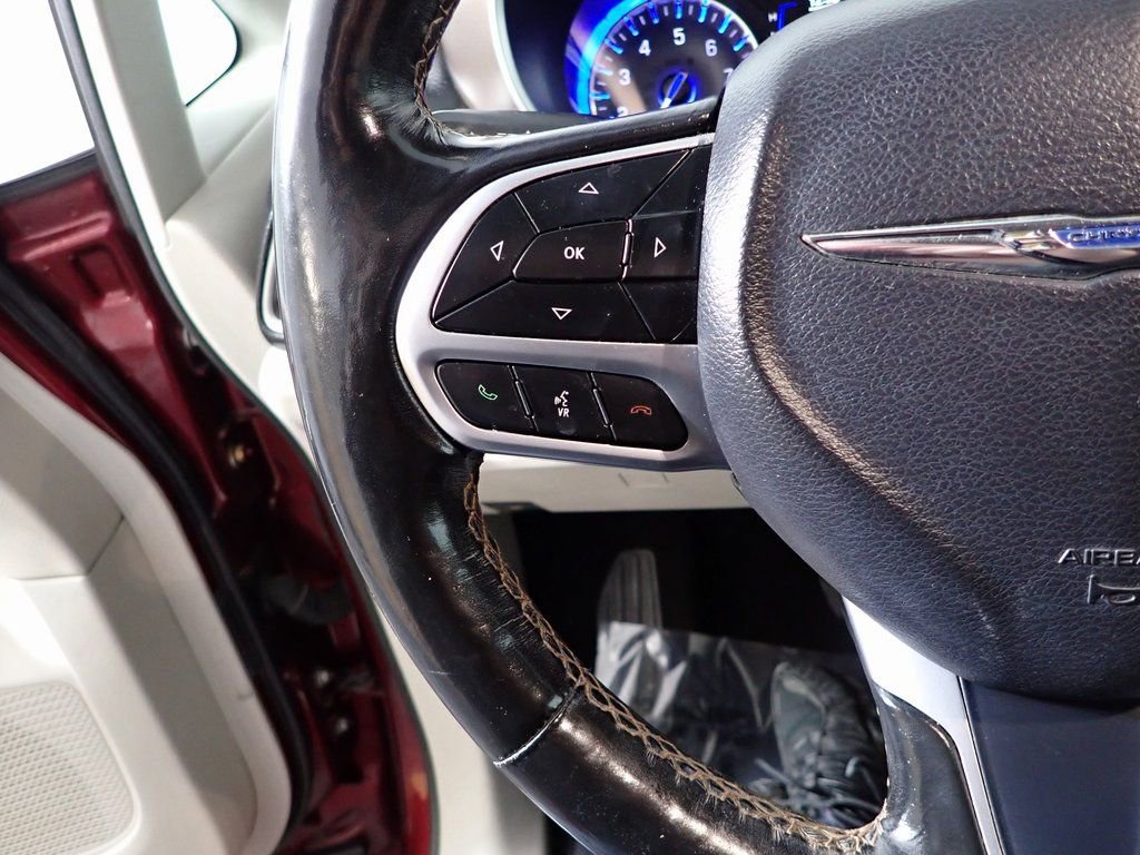 Used 2019 Chrysler Pacifica Touring-L image 25