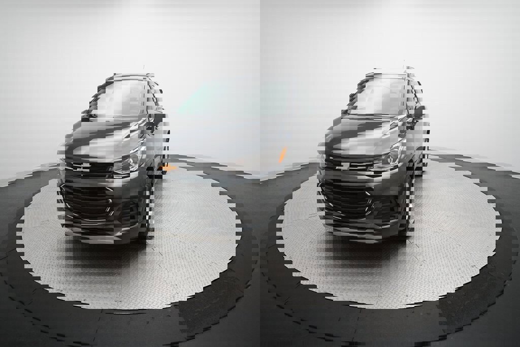 Used 2017 Chevrolet Trax LT w/ Driver Confidence Package image 32