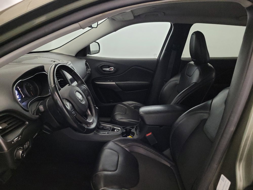 Used 2019 Jeep Cherokee Latitude Plus AWD/4WD image 17
