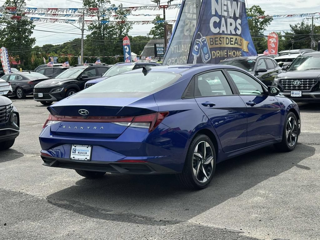 Used 2023 Hyundai Elantra SEL w/ Convenience Package FWD image 4