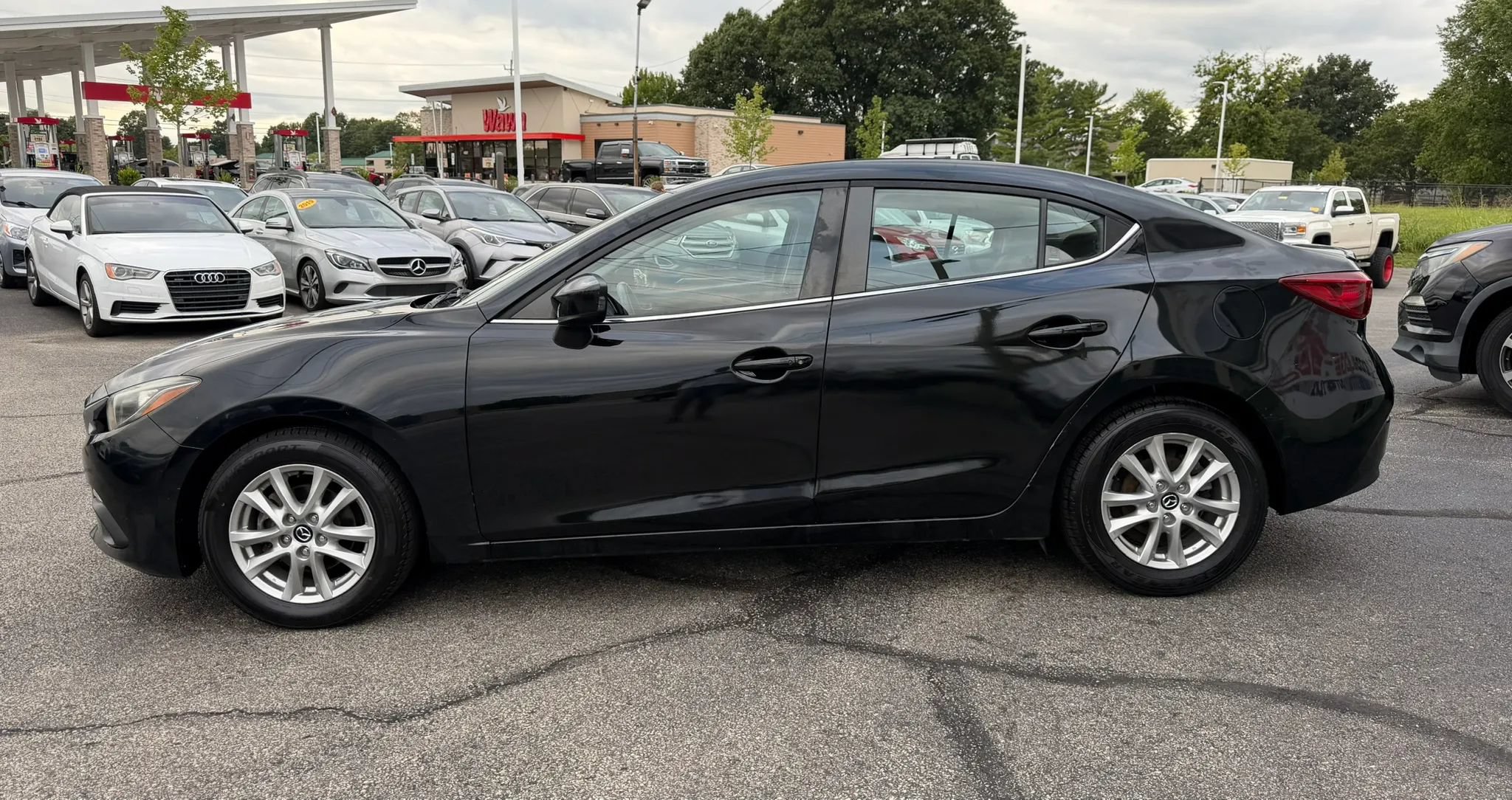 Used 2014 MAZDA MAZDA3 i Touring w/ Moonroof Package 1 FWD image 2