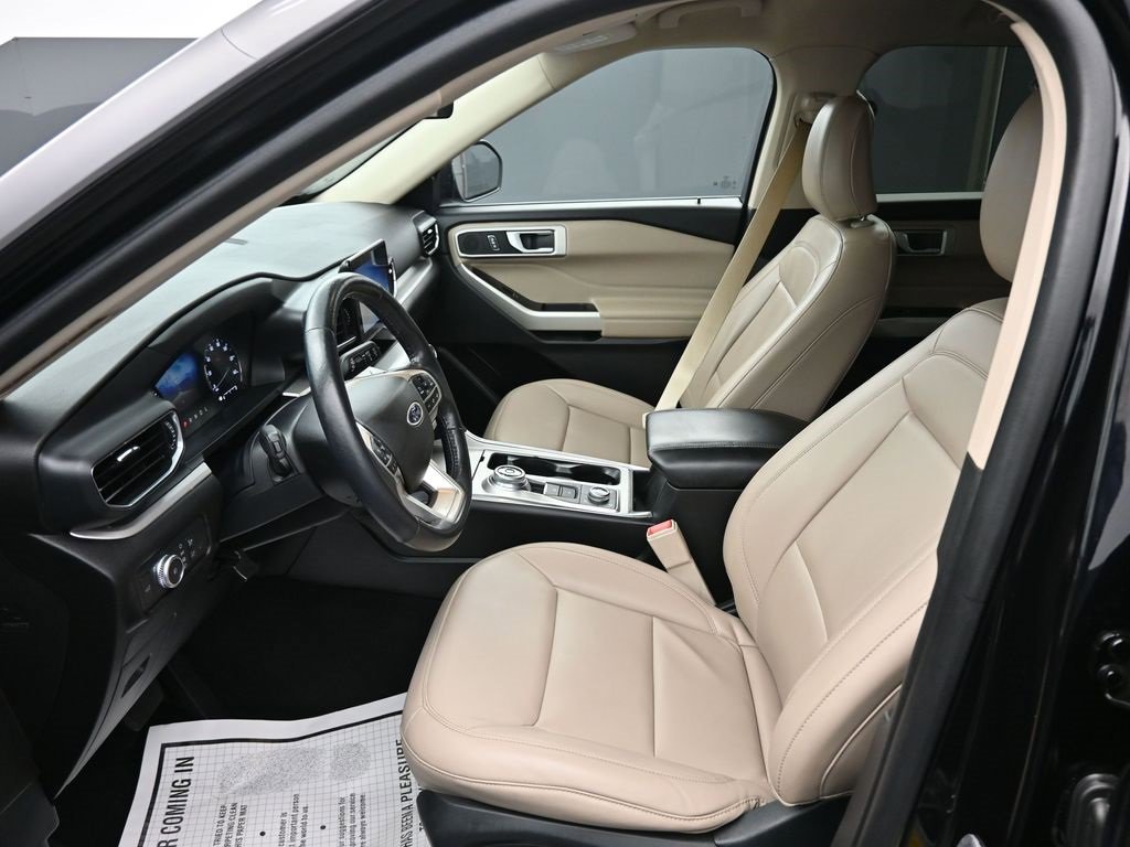 Used 2022 Ford Explorer XLT w/ Equipment Group 202A image 11