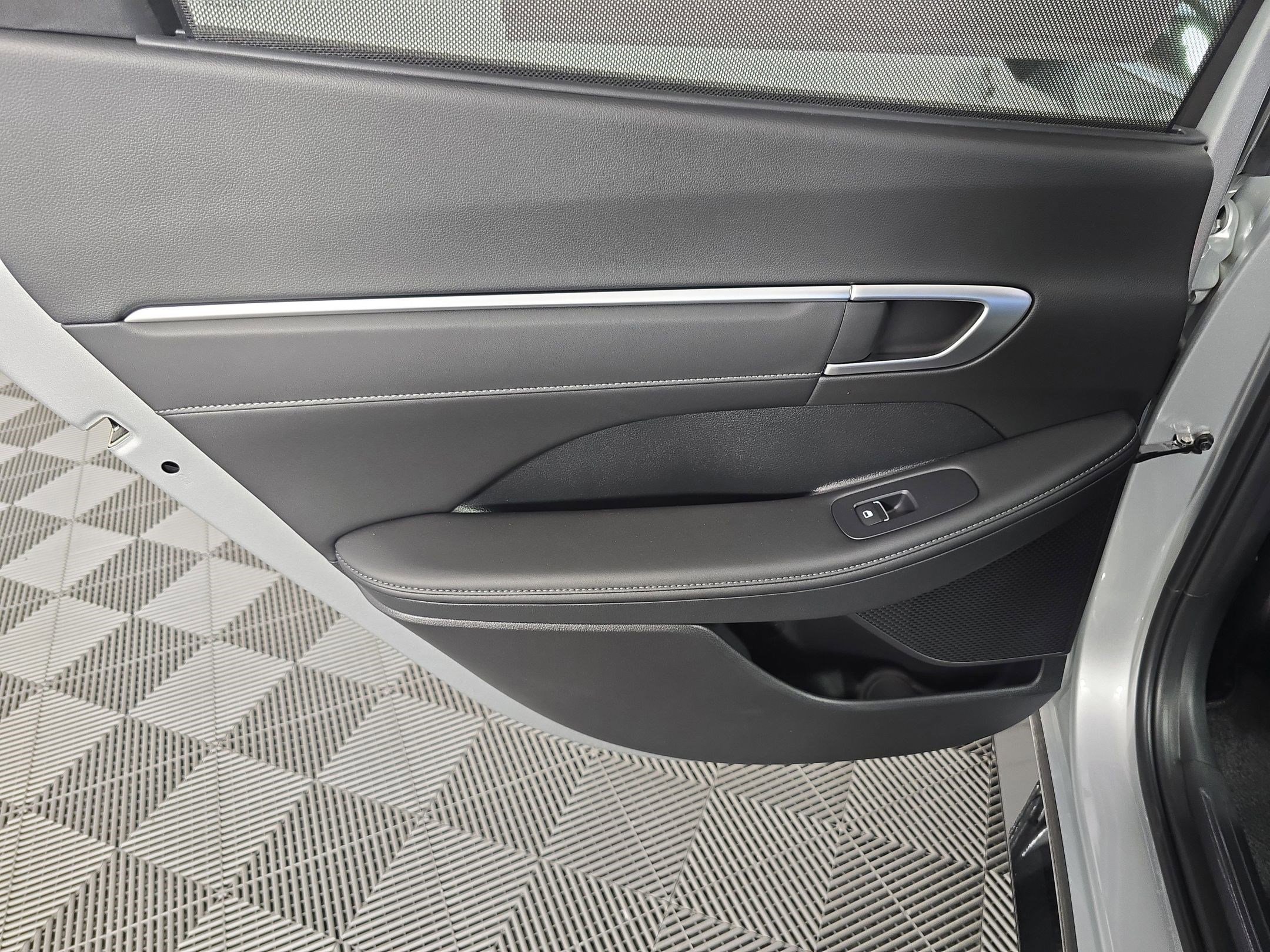 New 2025 Hyundai Sonata Limited image 25