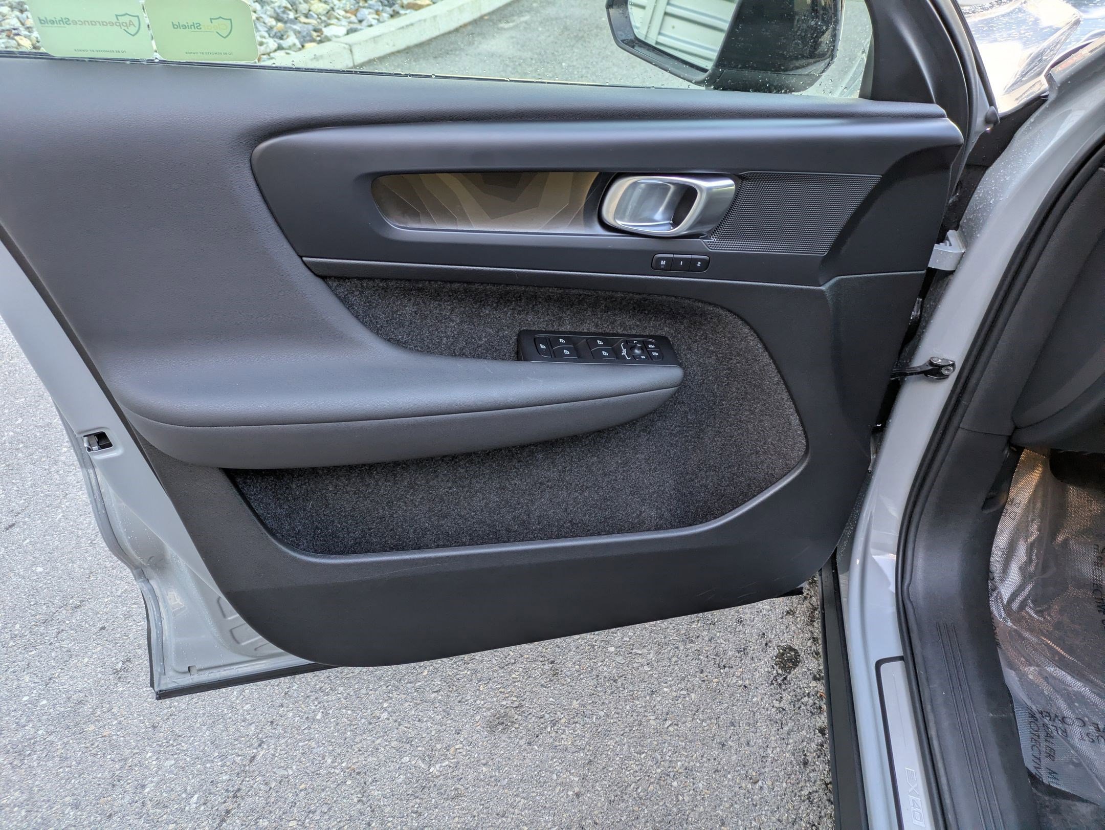 Used 2025 Volvo EX40 Core w/ Climate Package image 12