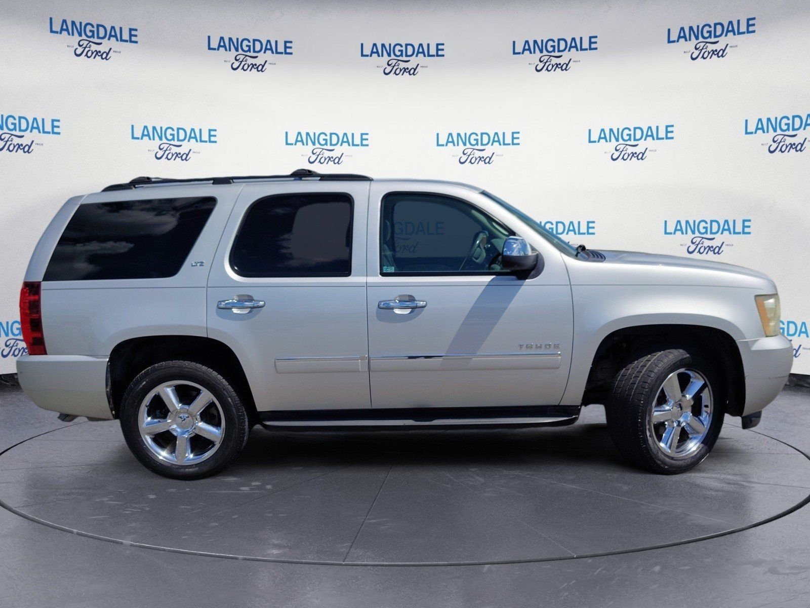 Used 2011 Chevrolet Tahoe LTZ RWD video 3