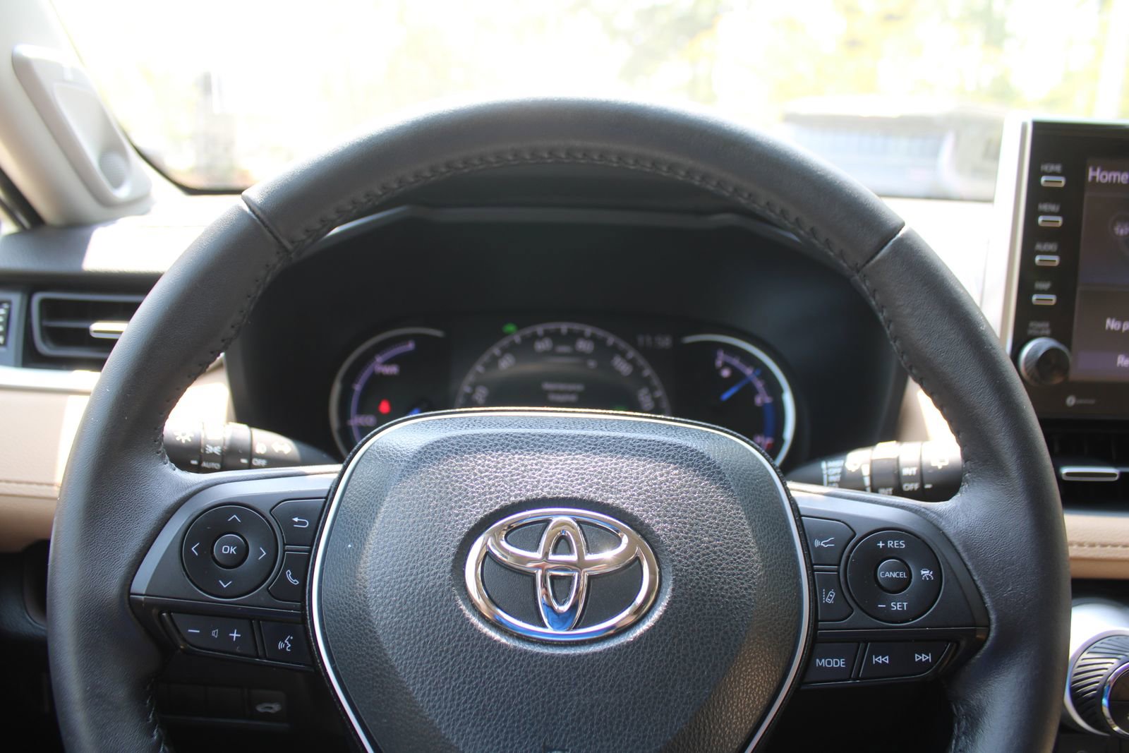 Used 2022 Toyota RAV4 Limited AWD/4WD image 27