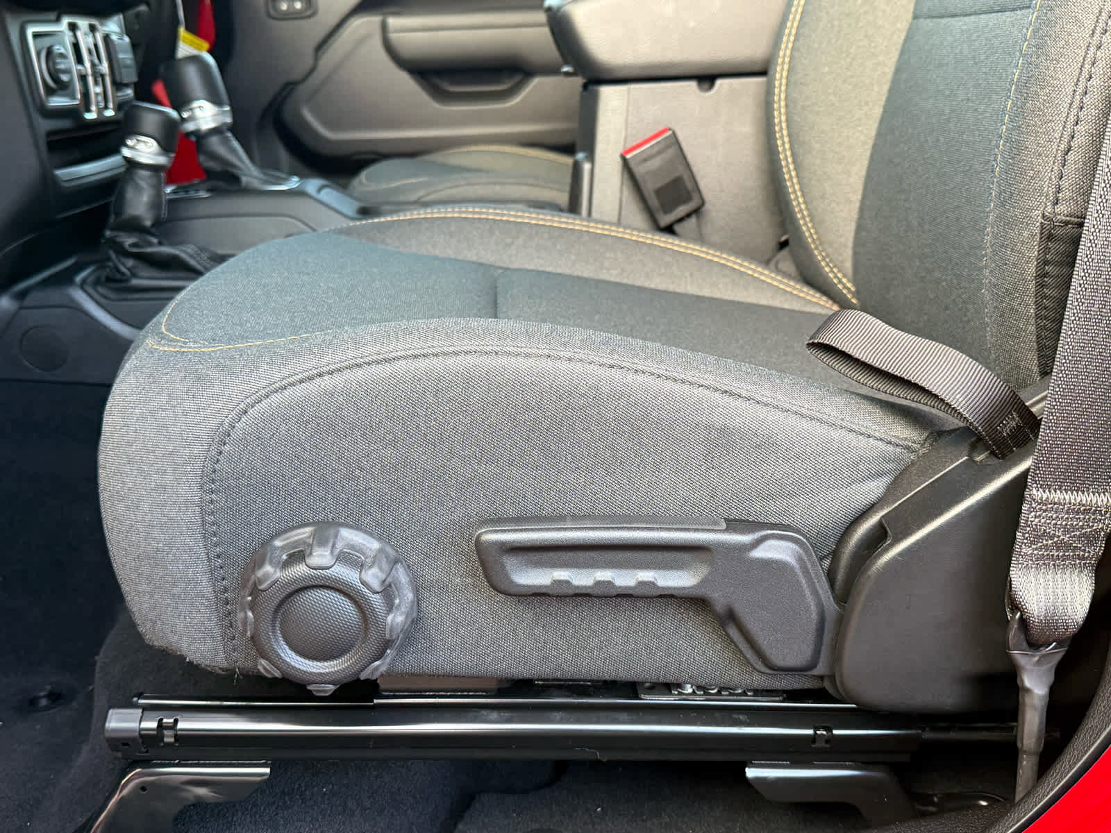 Used 2025 Jeep Gladiator Sport image 13