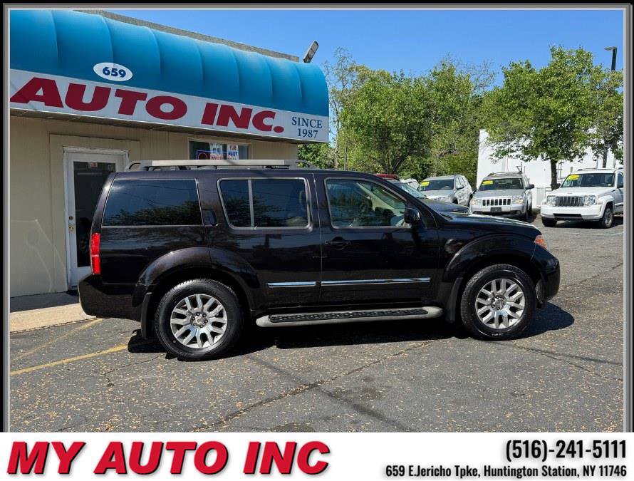 Used 2011 Nissan Pathfinder LE w/ Navigation Pkg image 3