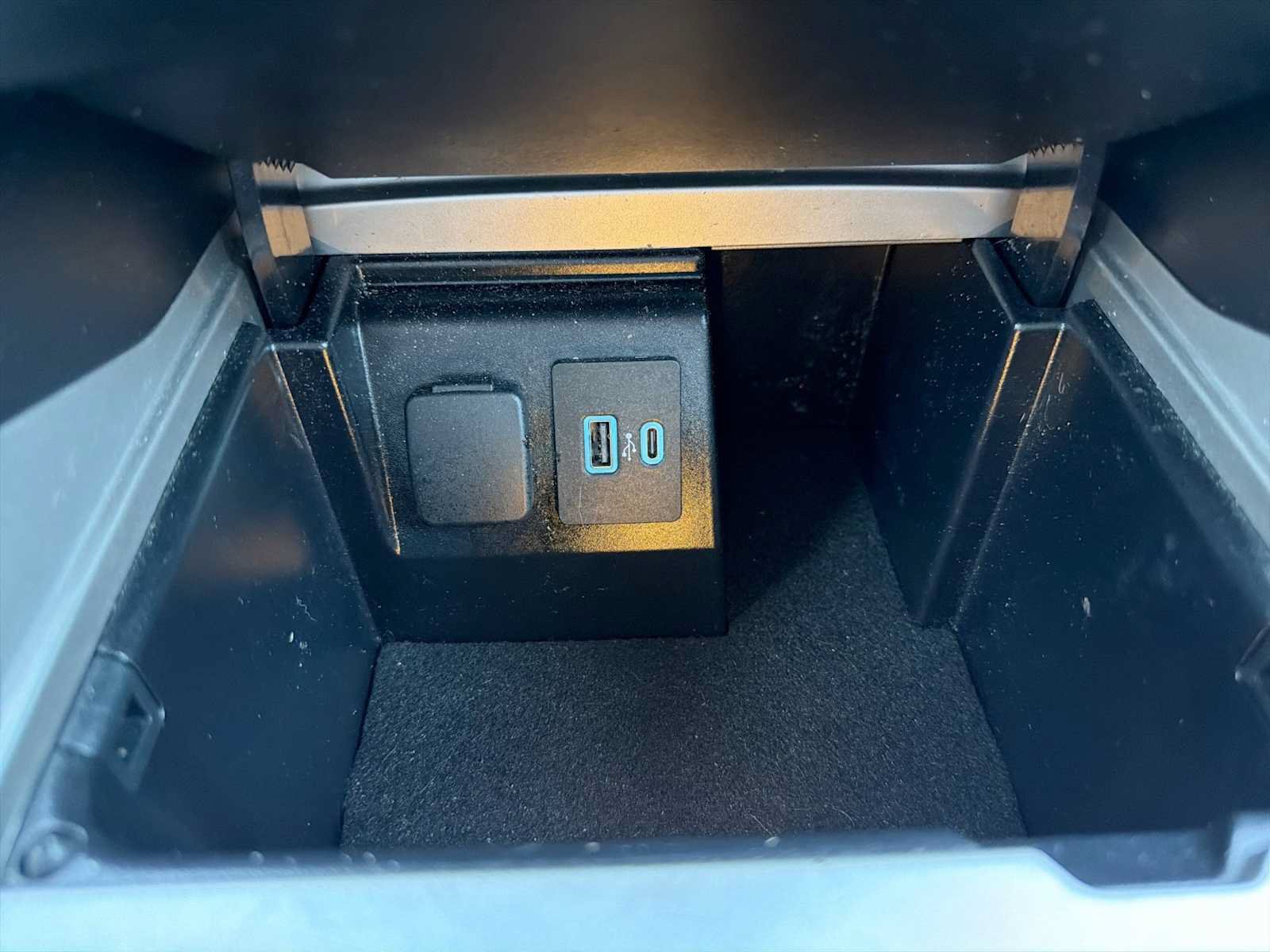Certified 2023 Ford Explorer XLT w/ Equipment Group 202A AWD/4WD image 30