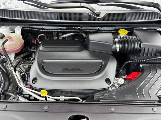 Used 2024 Chrysler Pacifica Touring-L FWD image 35