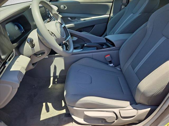 New 2026 Hyundai Elantra SE FWD image 4