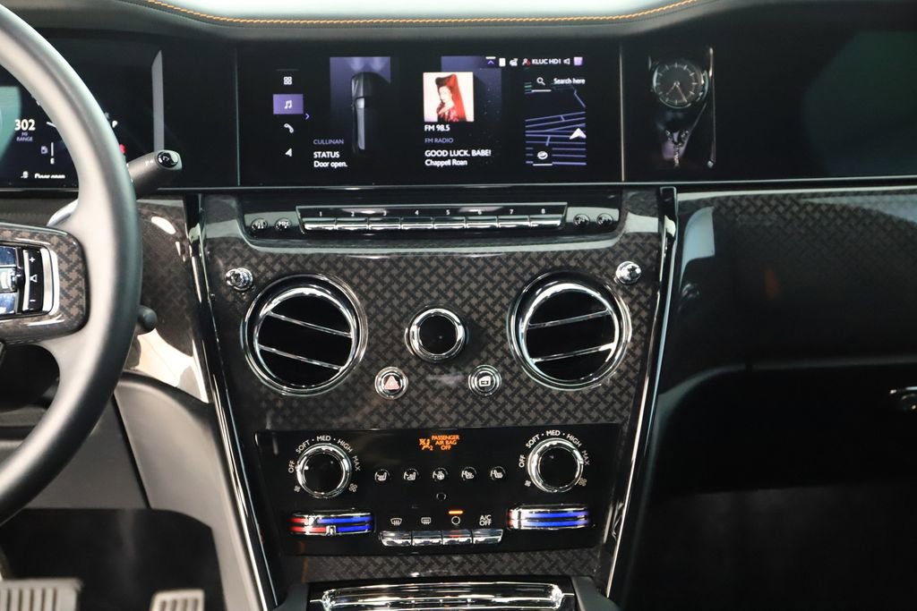 Used 2025 Rolls-Royce Cullinan Black Badge image 19