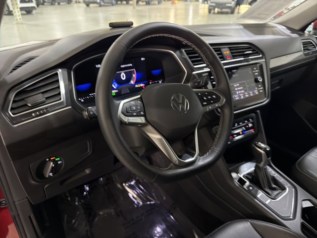 Certified 2023 Volkswagen Tiguan SE w/ Panoramic Sunroof Package FWD image 14
